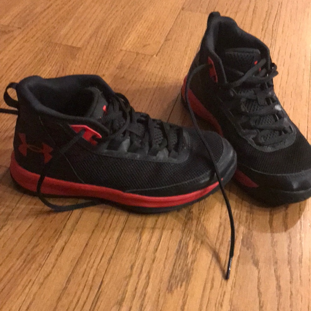 Under armour basketball shoes youth size 3